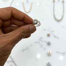 Cargar imagen en el visor de la galería, Anillo Corona de Plata con Zirconia Cristal - Talla 15
