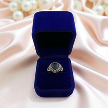 Cargar imagen en el visor de la galería, Anillo en plata con zafiro natural en forma de corazón - Talla 18
