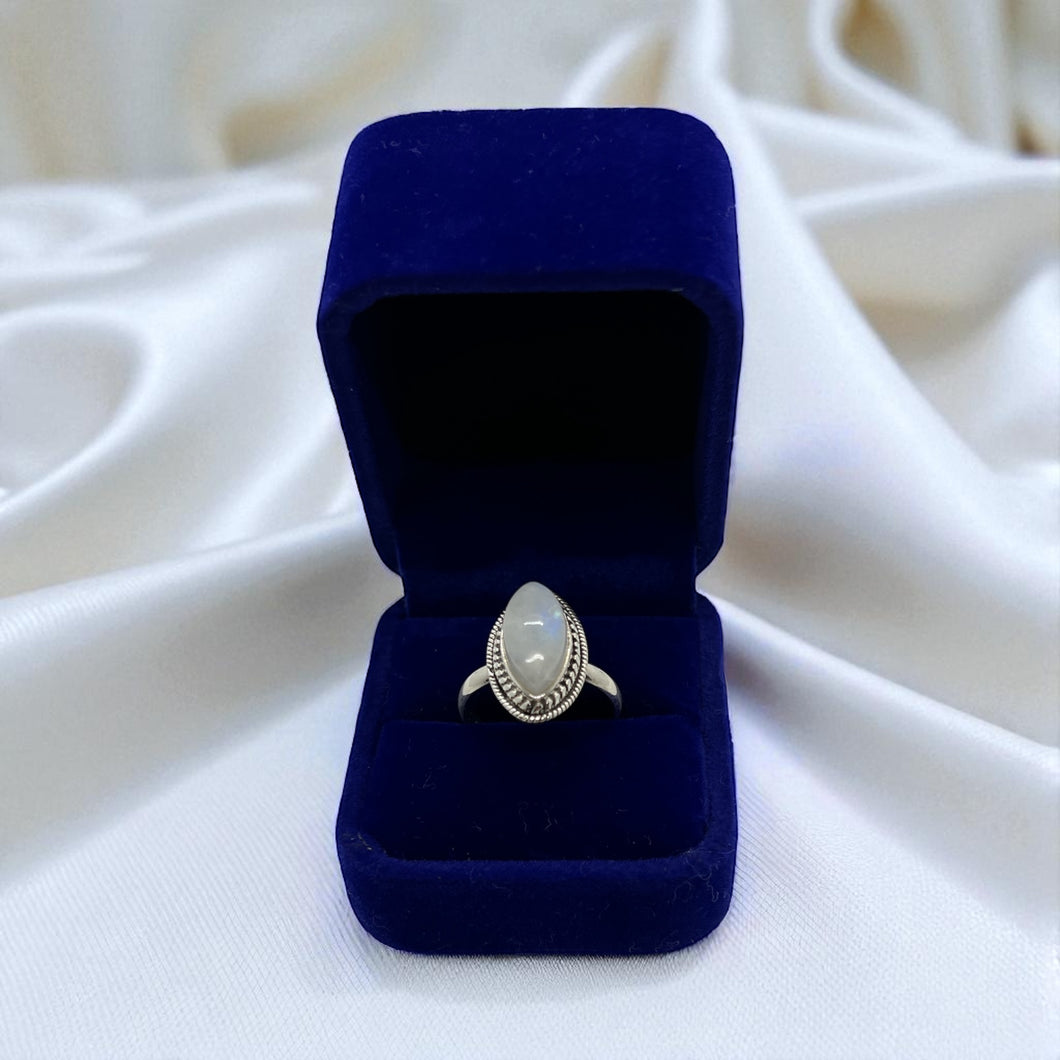 Anillo en plata con piedra luna oval - Talla 20